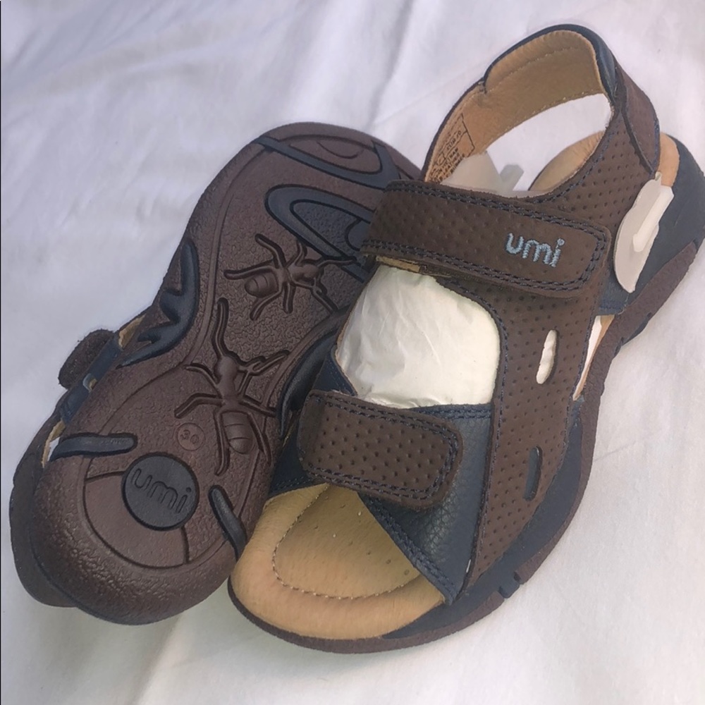 NWTs Umi H&L sandals “Hopper” size 12 (EU30)